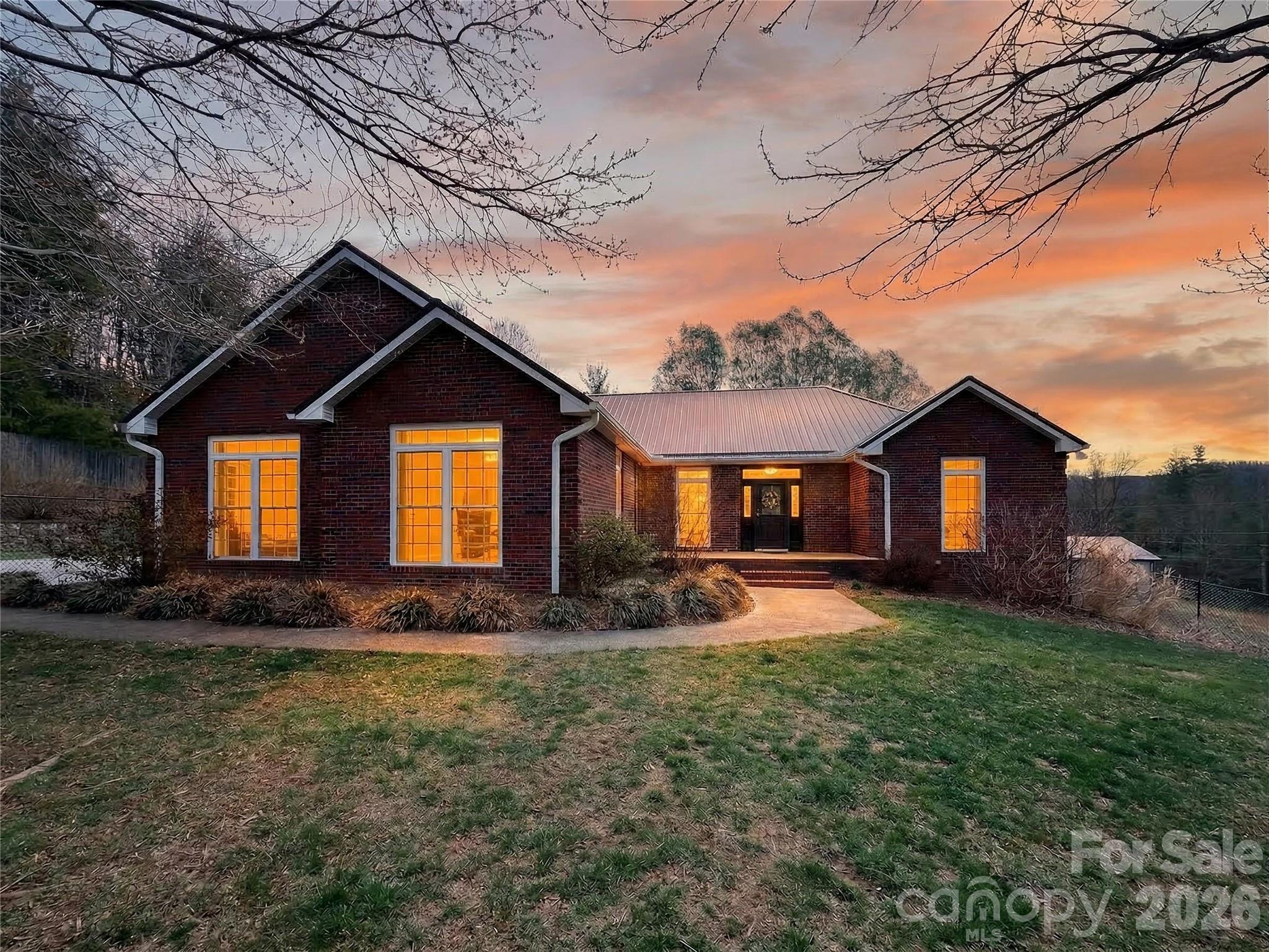 3275 Hanging Rock Road