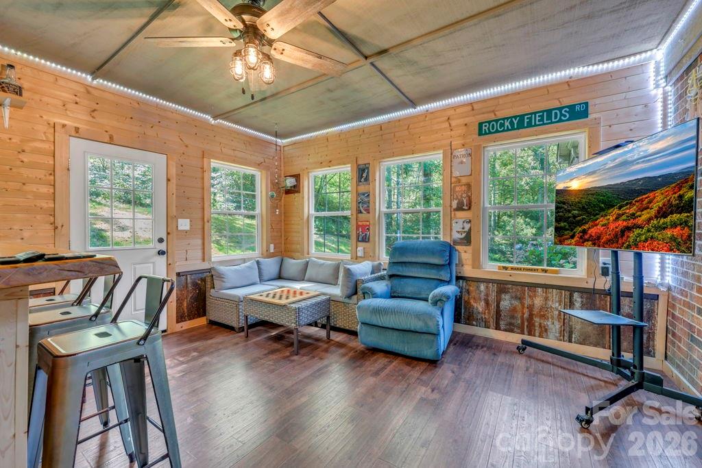 1199 Deer Park Lake Road