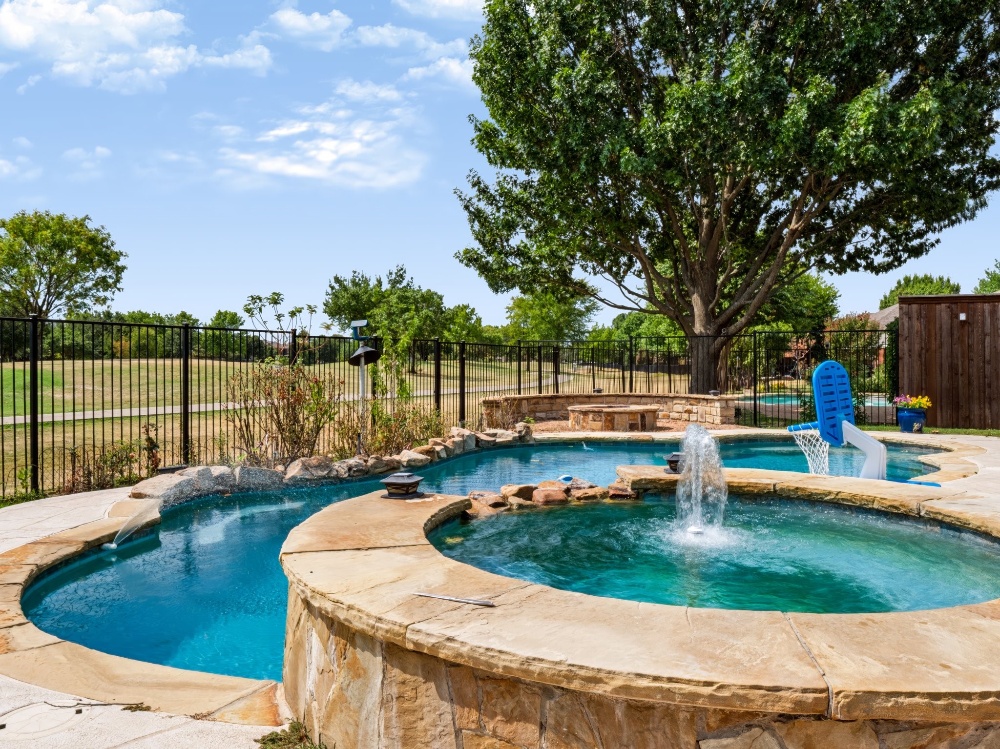 10518 Woodlands Trail