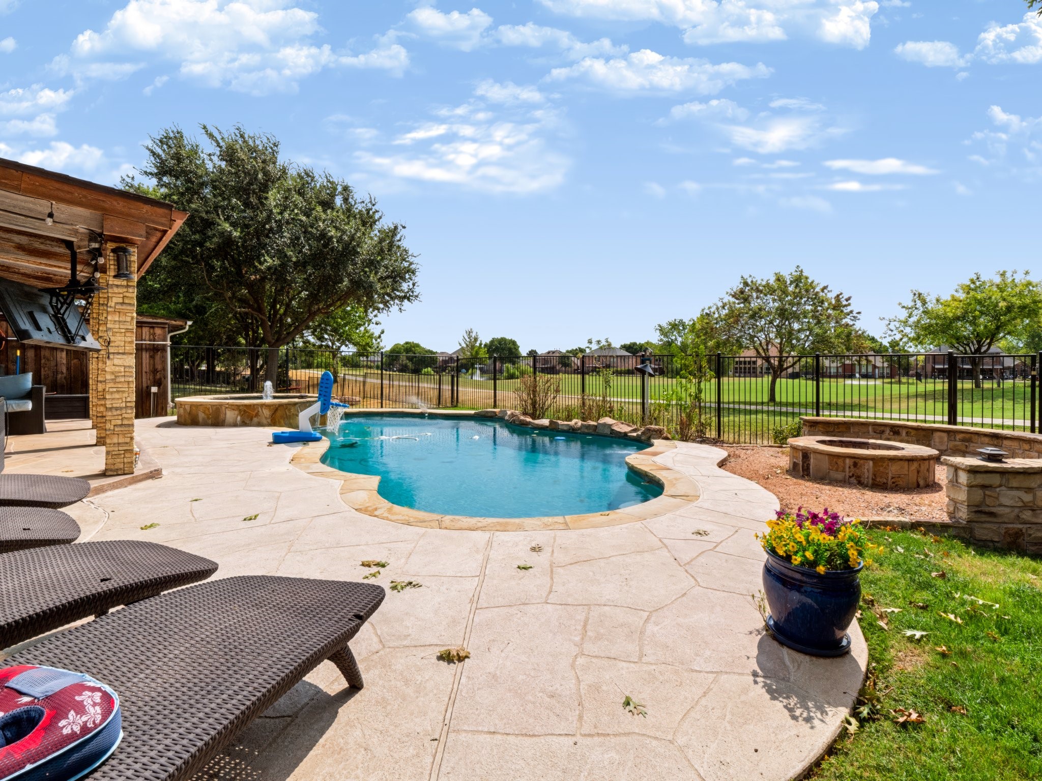 10518 Woodlands Trail