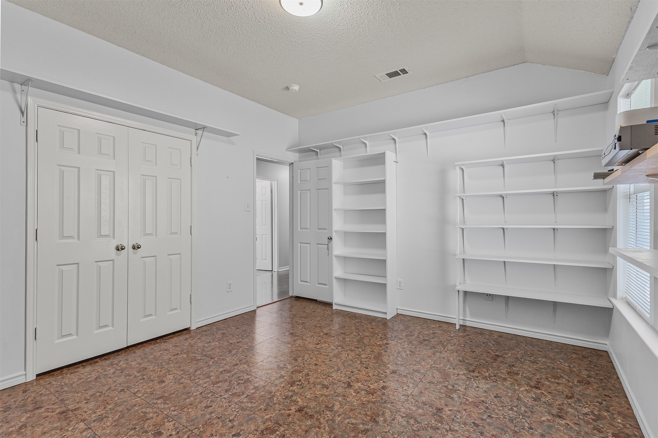 838 Oak Hollow Lane