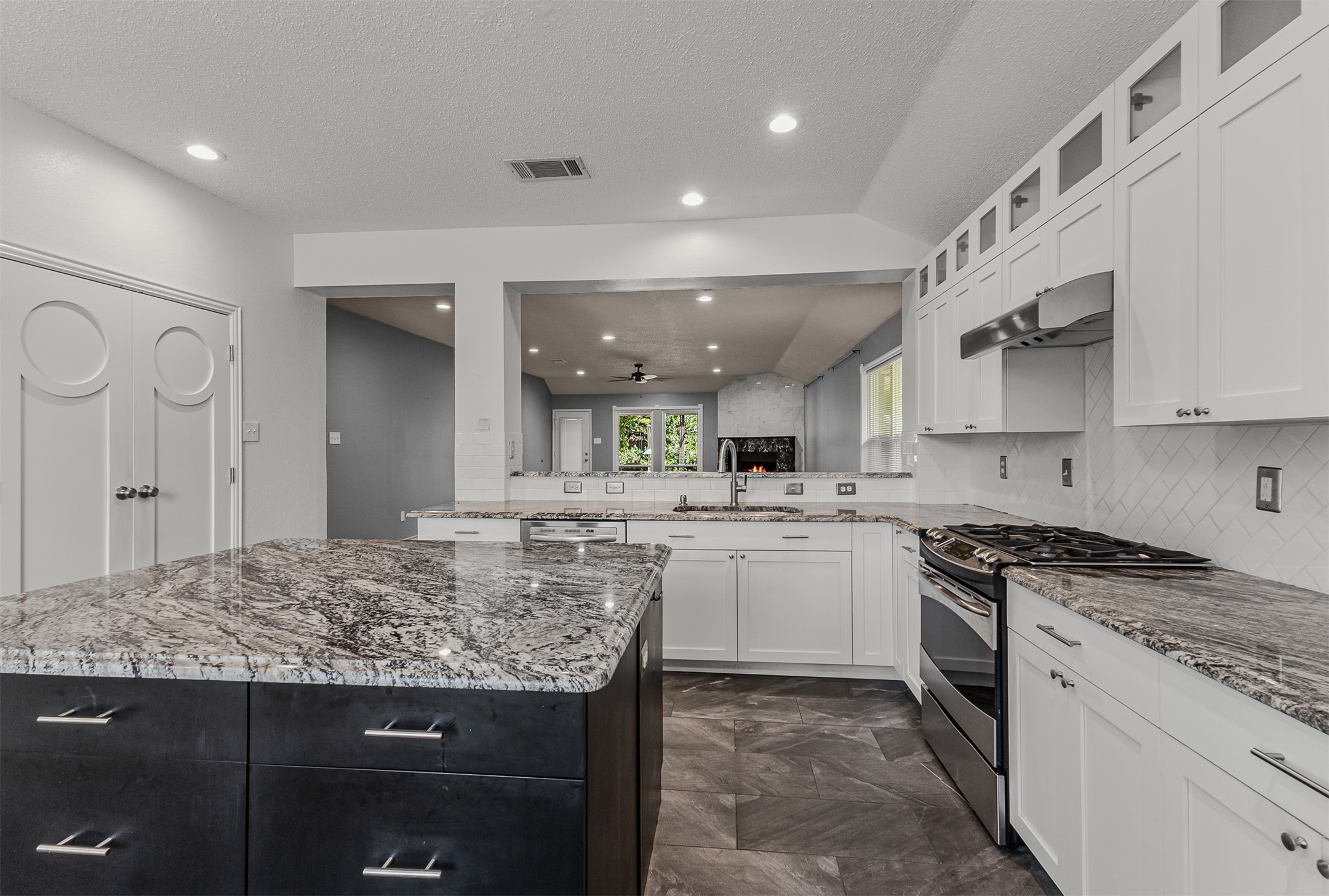 838 Oak Hollow Lane