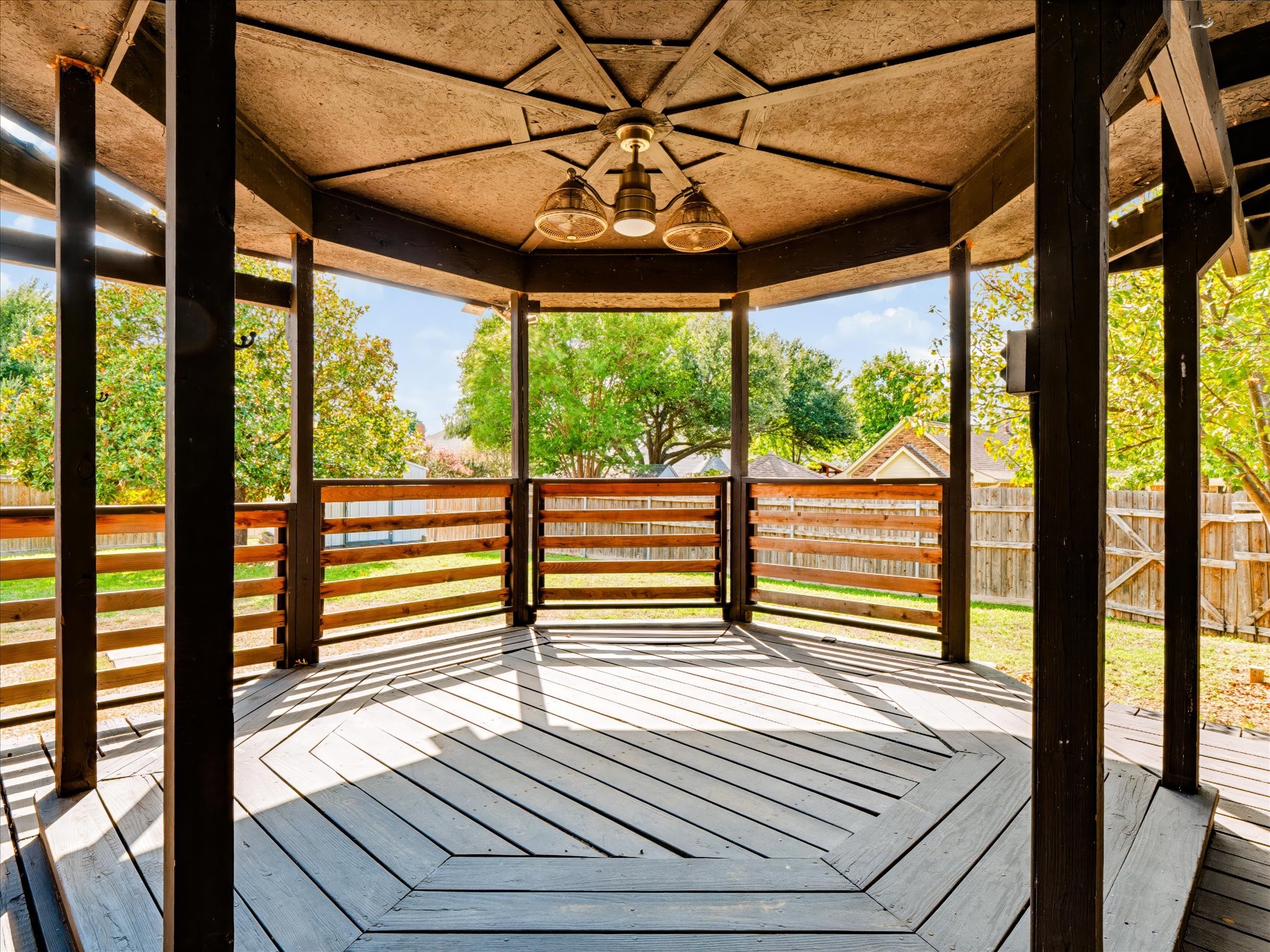 913 Lake Meadows Drive