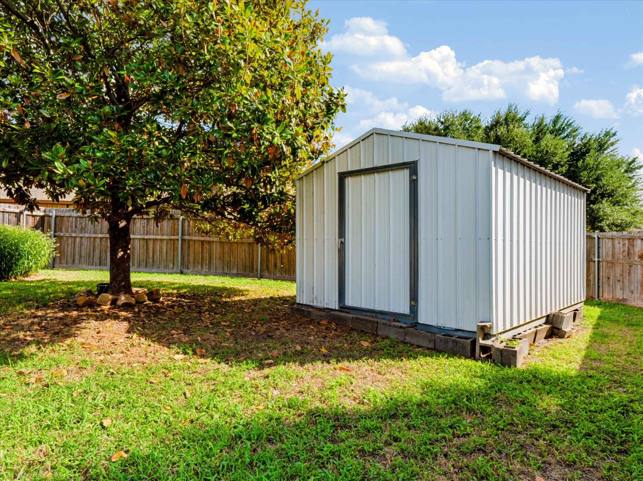 913 Lake Meadows Drive