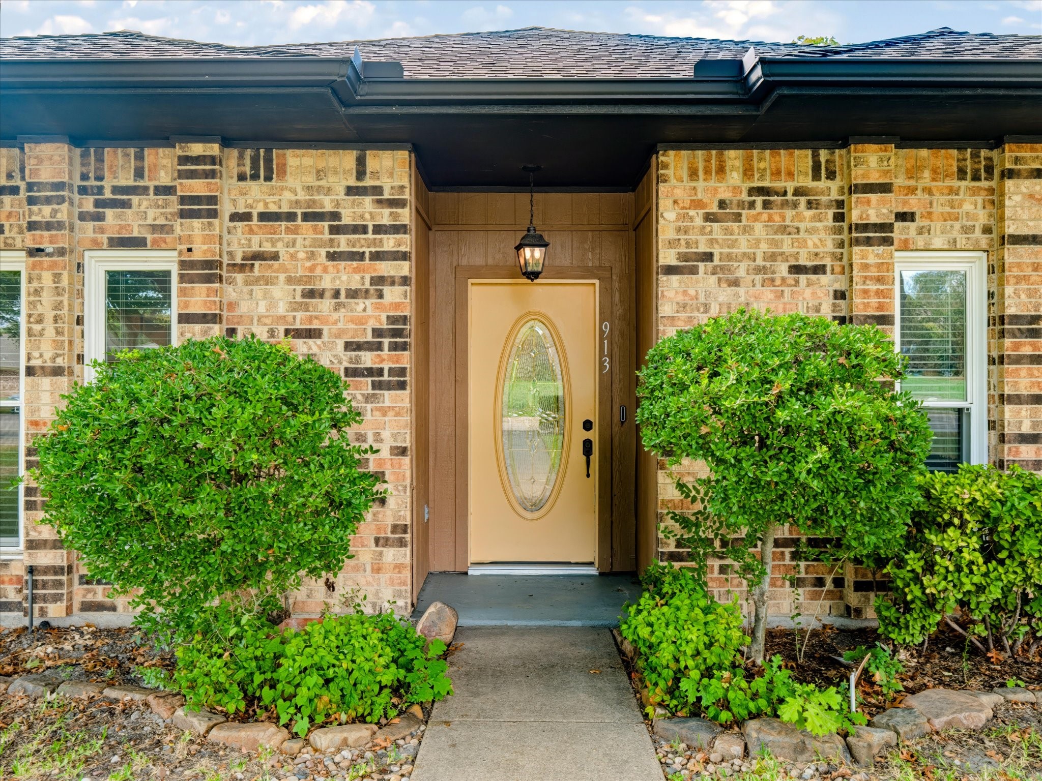 913 Lake Meadows Drive