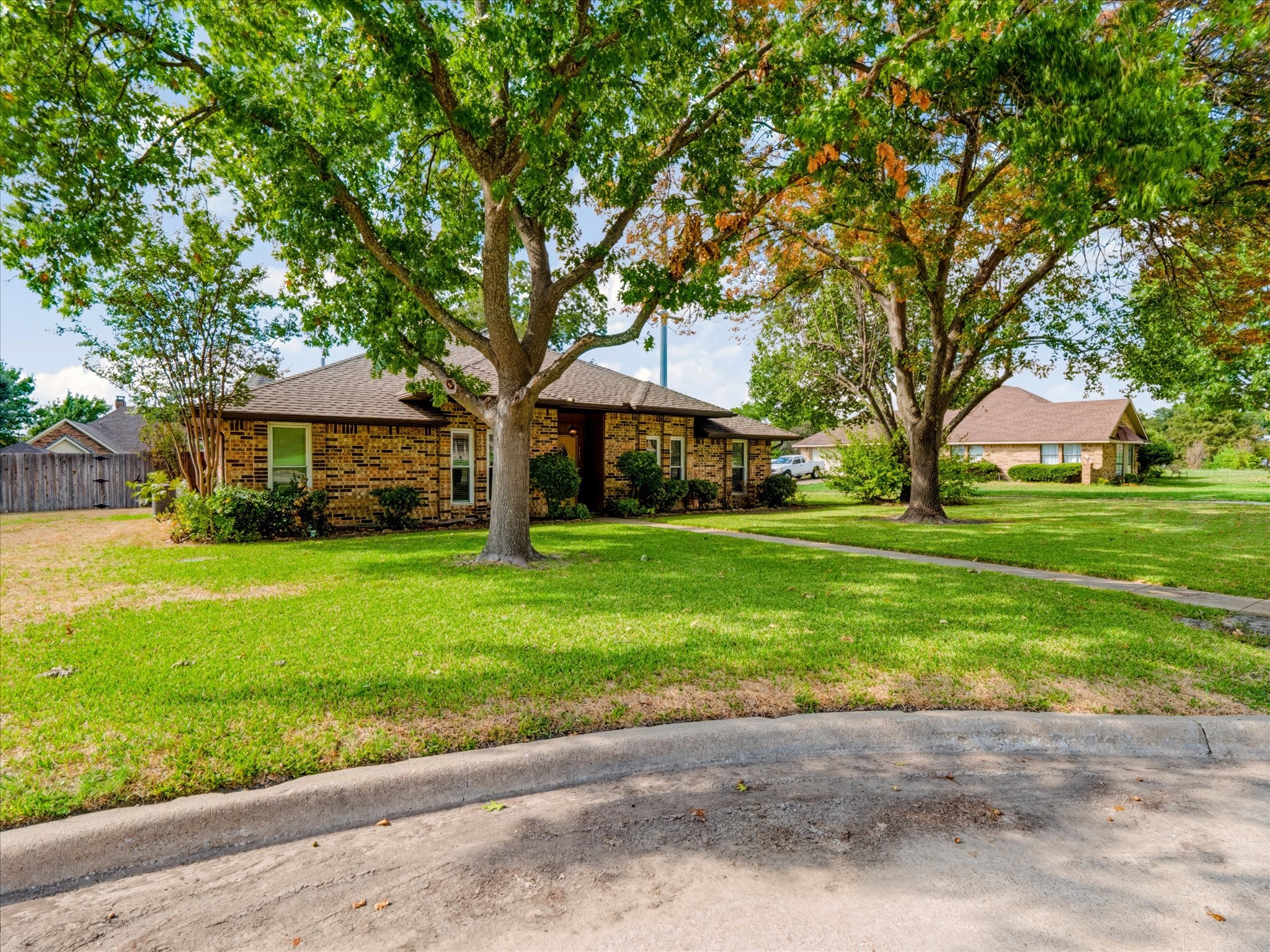 913 Lake Meadows Drive