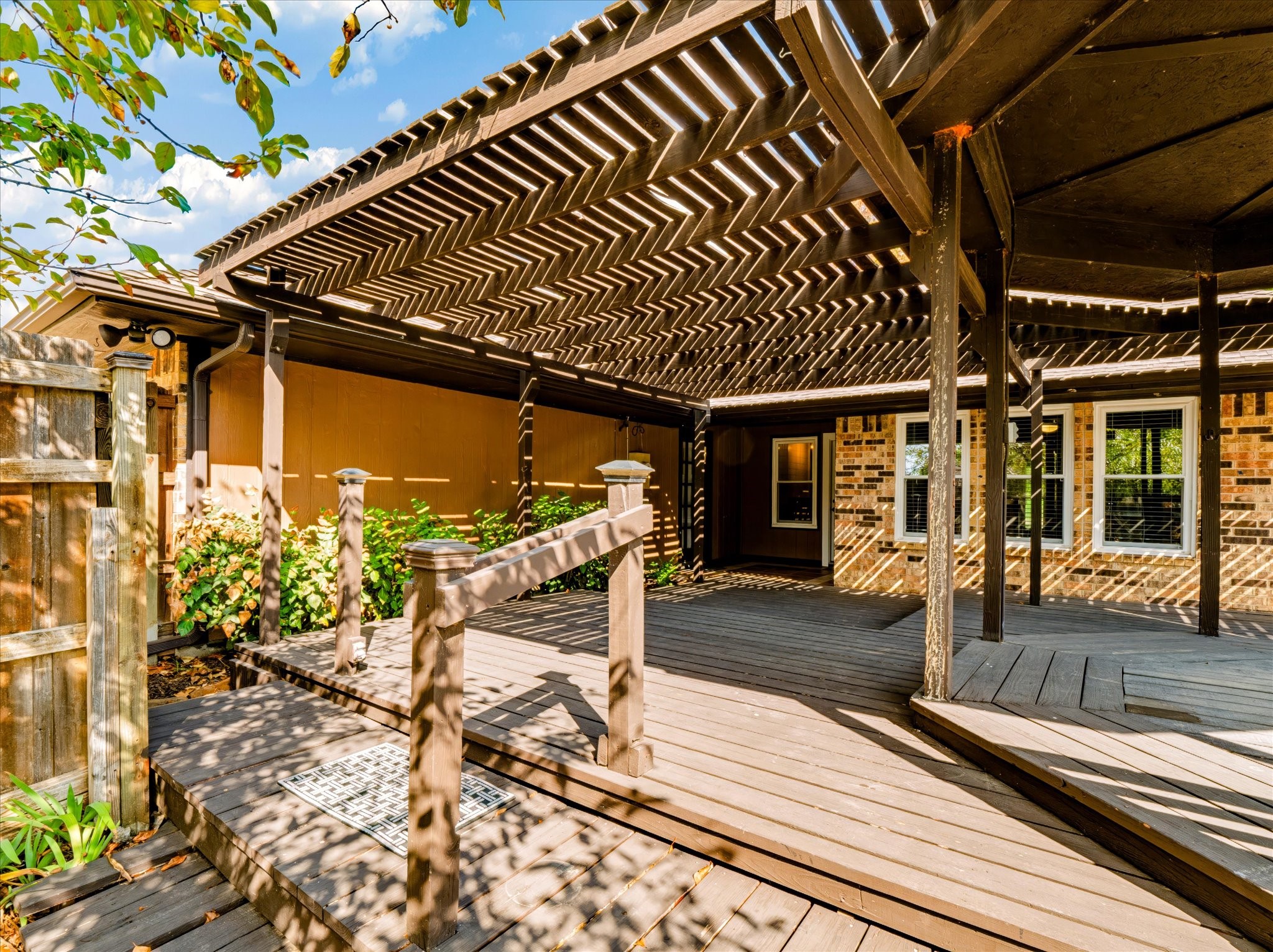 913 Lake Meadows Drive