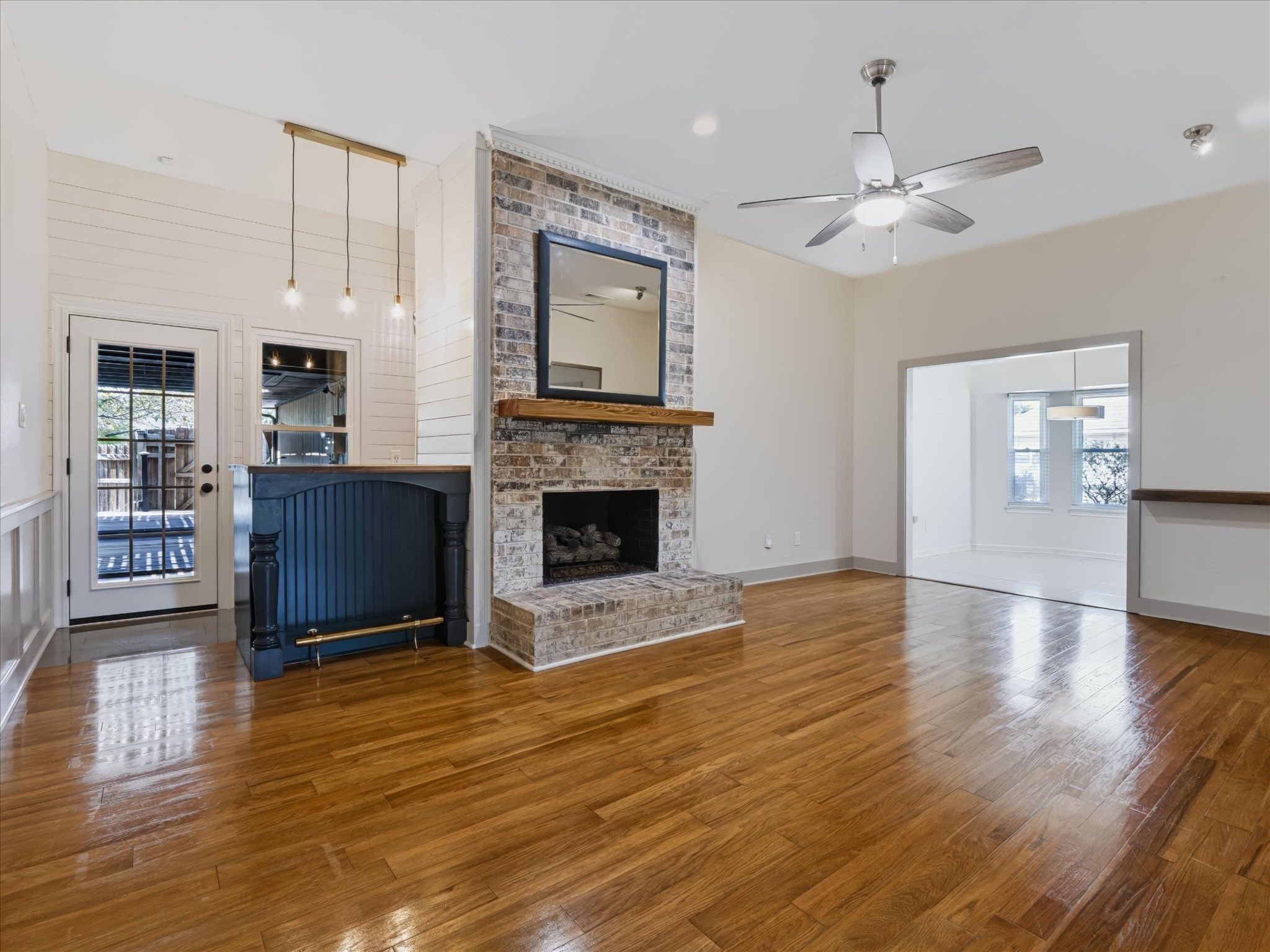 913 Lake Meadows Drive
