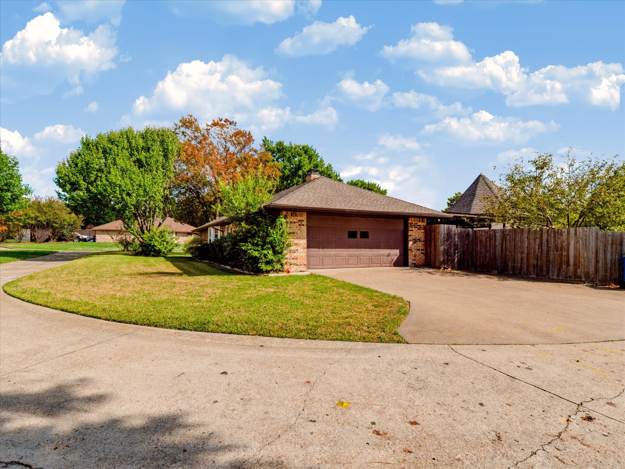 913 Lake Meadows Drive
