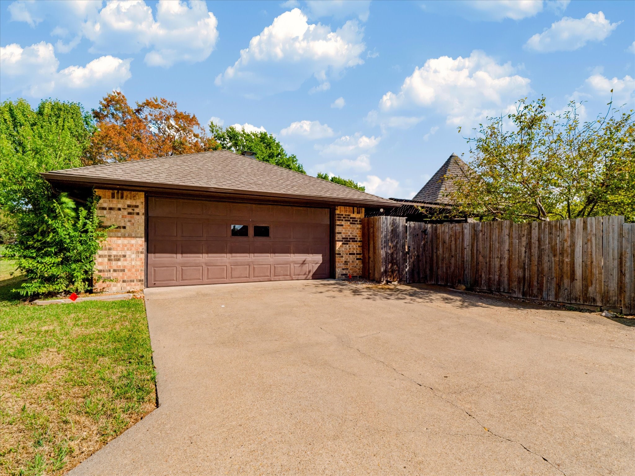 913 Lake Meadows Drive