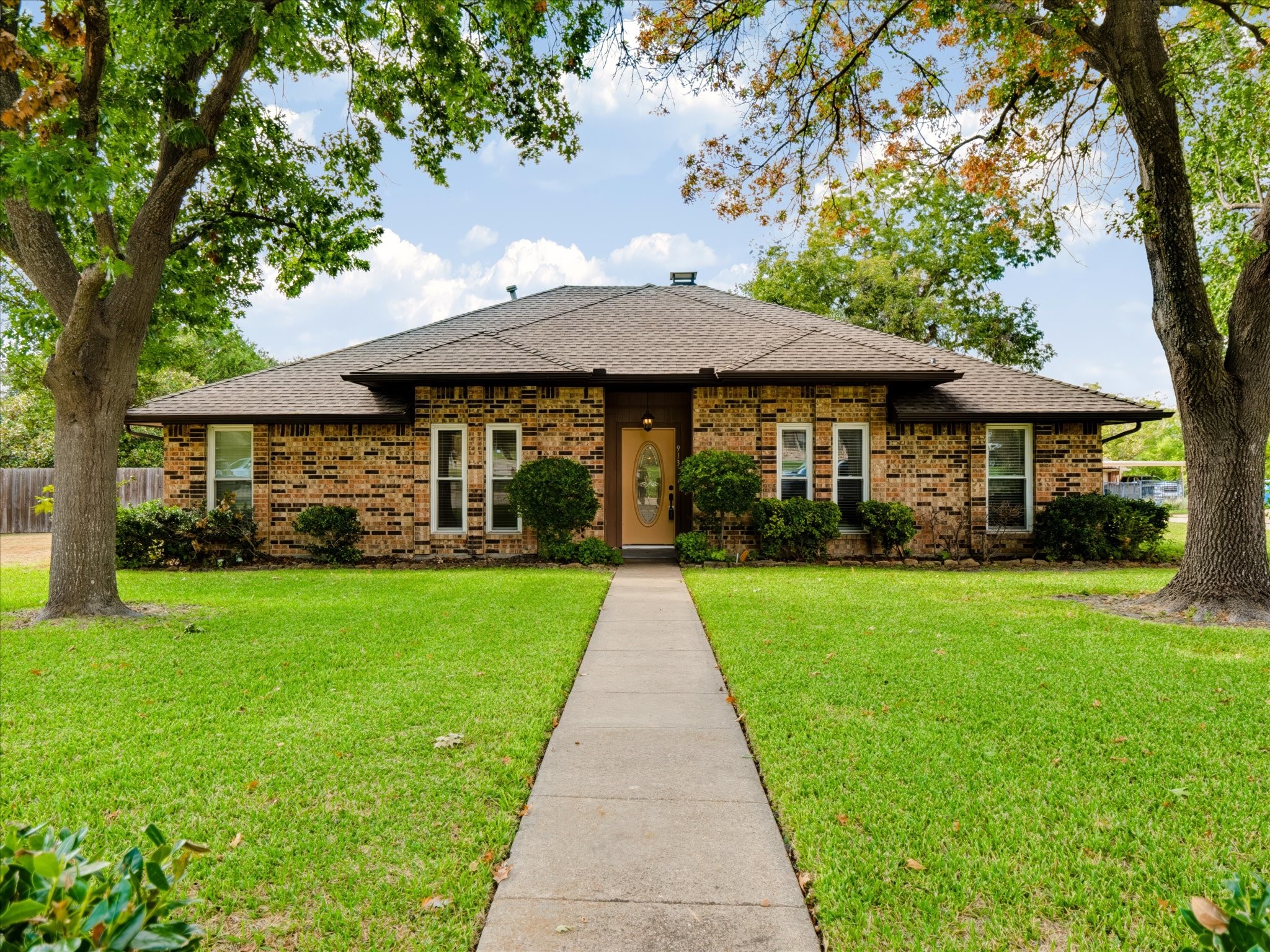 913 Lake Meadows Drive