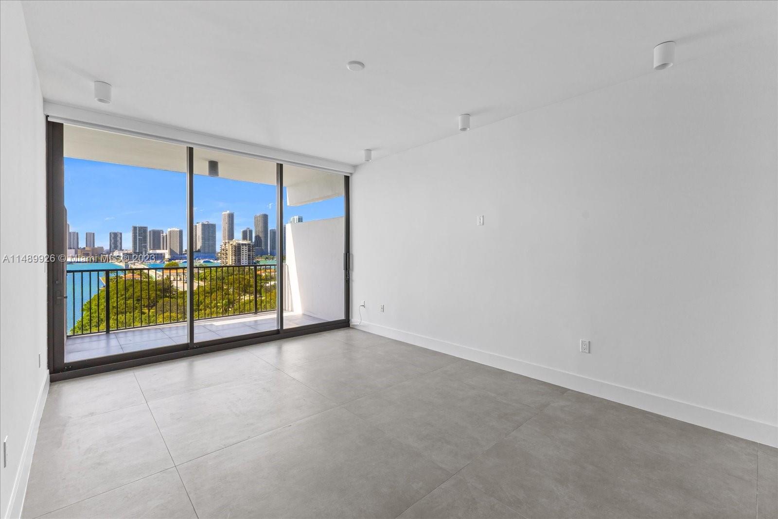 1000 Venetian Way Unit: 1008
