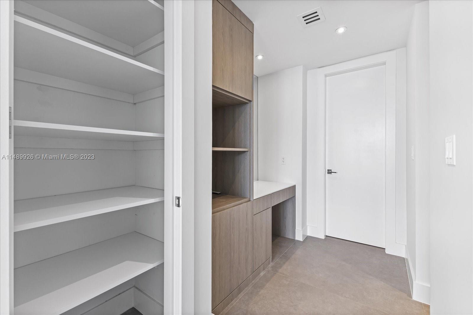 1000 Venetian Way Unit: 1008