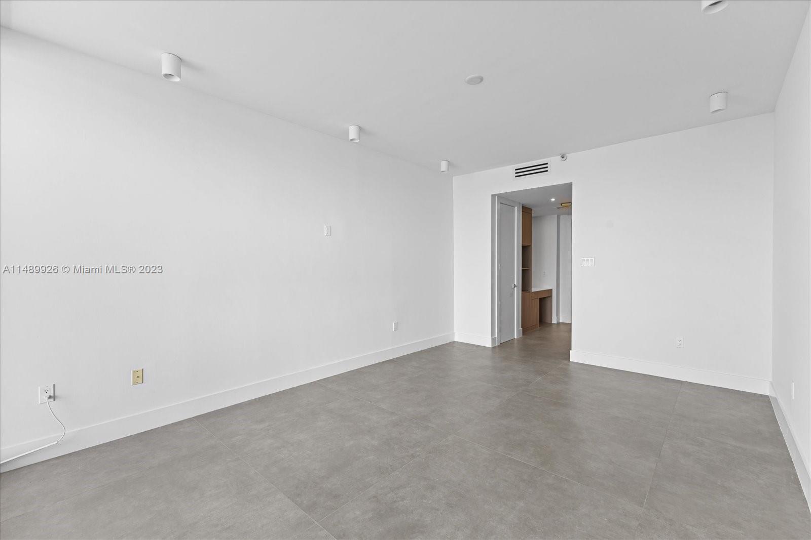 1000 Venetian Way Unit: 1008