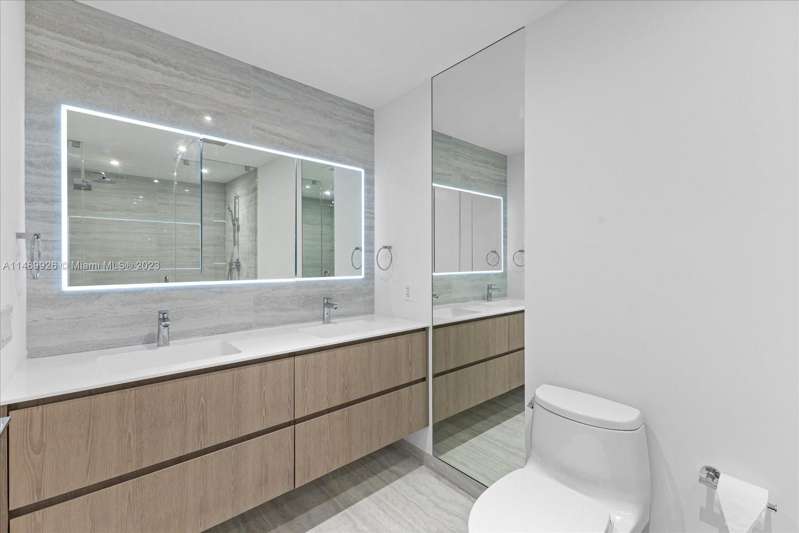 1000 Venetian Way Unit: 1008