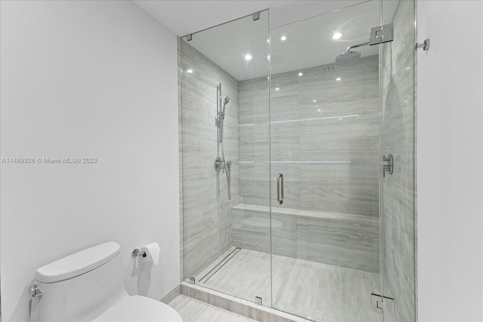 1000 Venetian Way Unit: 1008