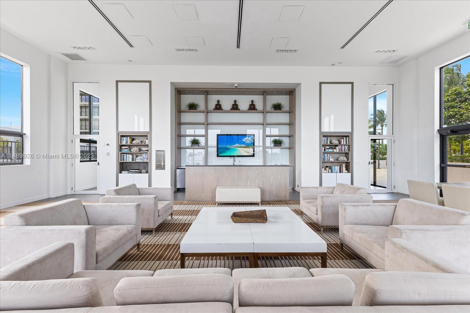 1000 Venetian Way Unit: 1008