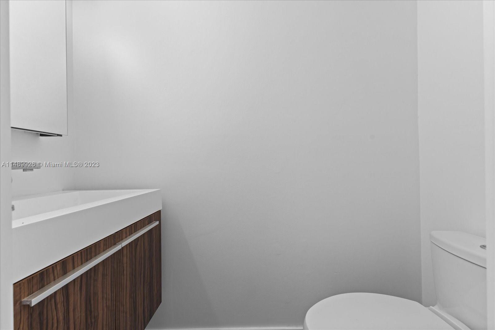 1000 Venetian Way Unit: 1008