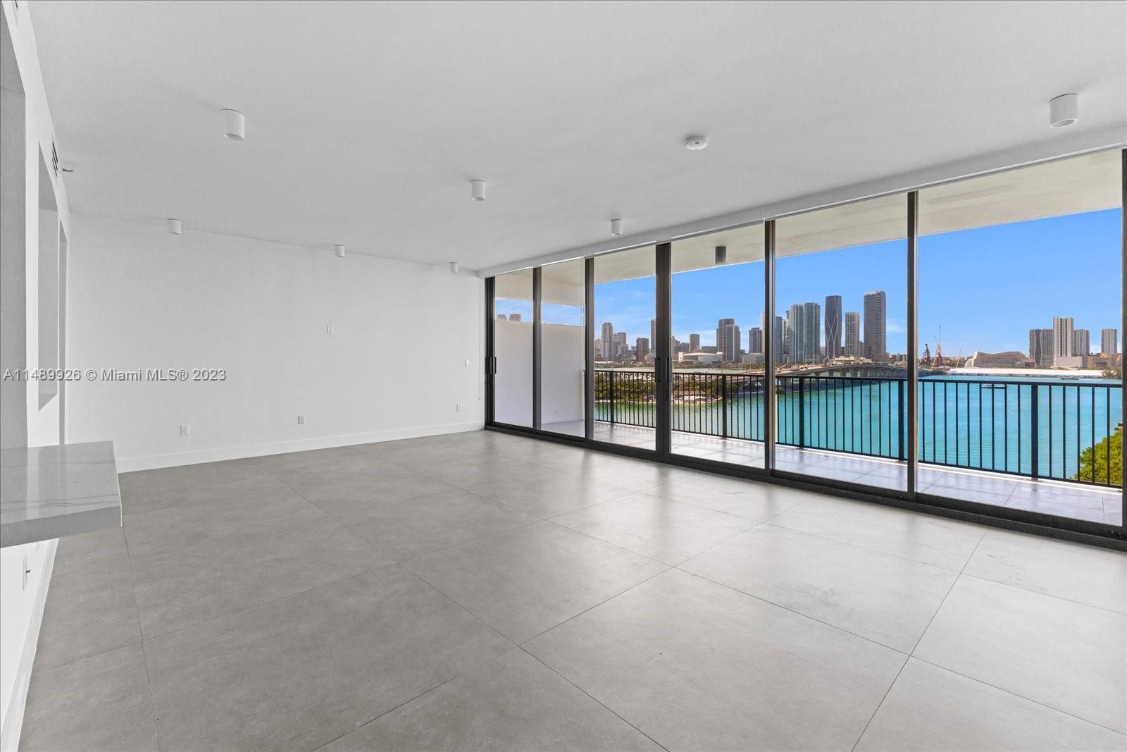 1000 Venetian Way Unit: 1008