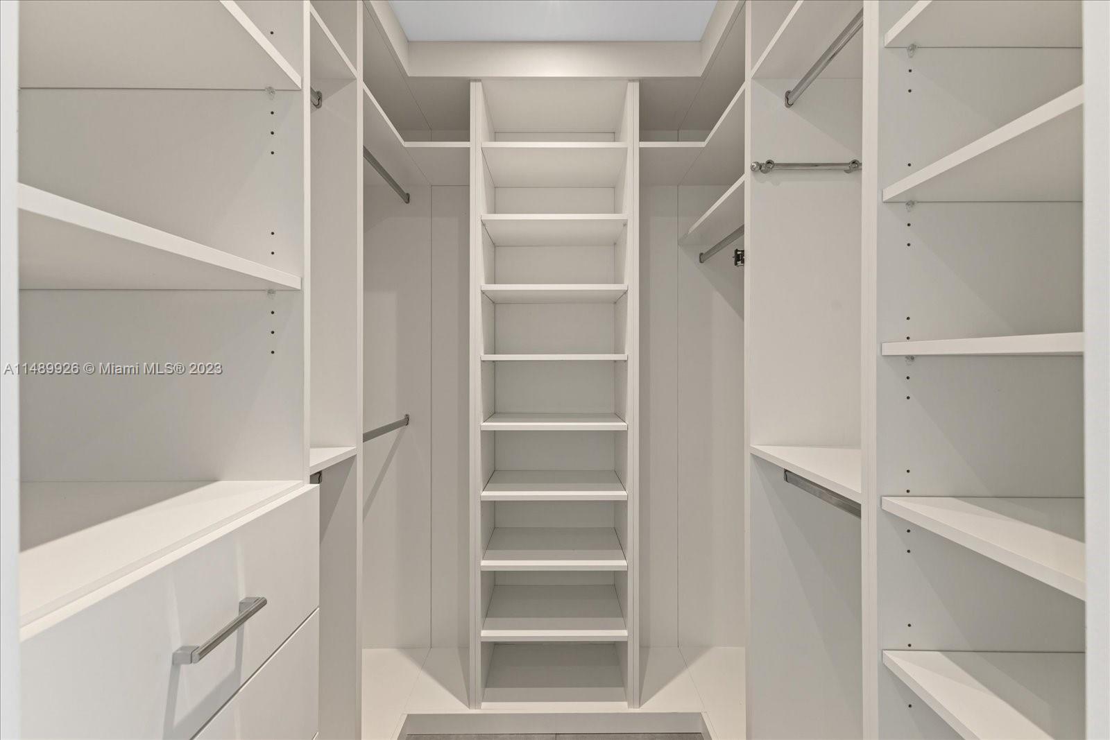 1000 Venetian Way Unit: 1008