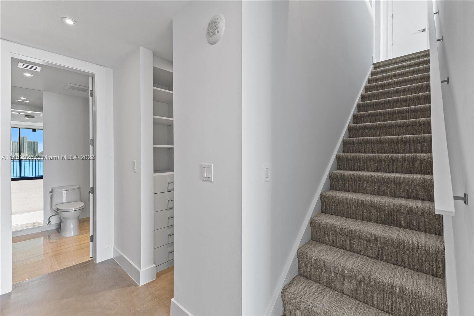 1000 Venetian Way Unit: 1008