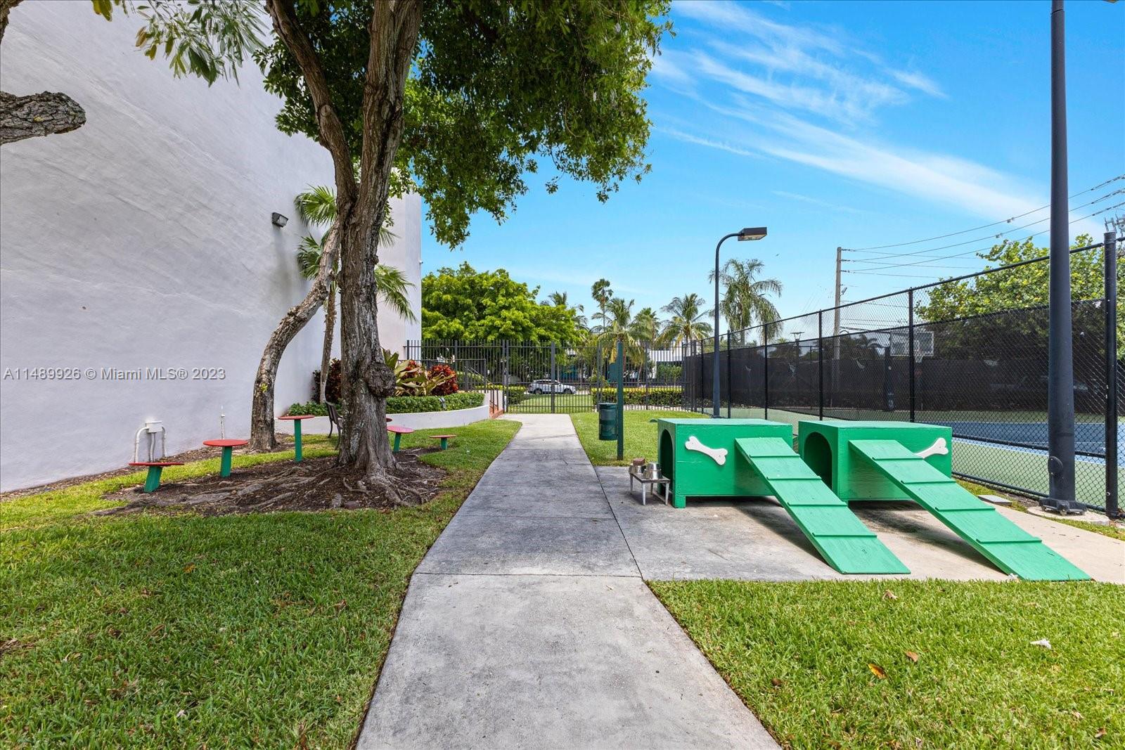 1000 Venetian Way Unit: 1008