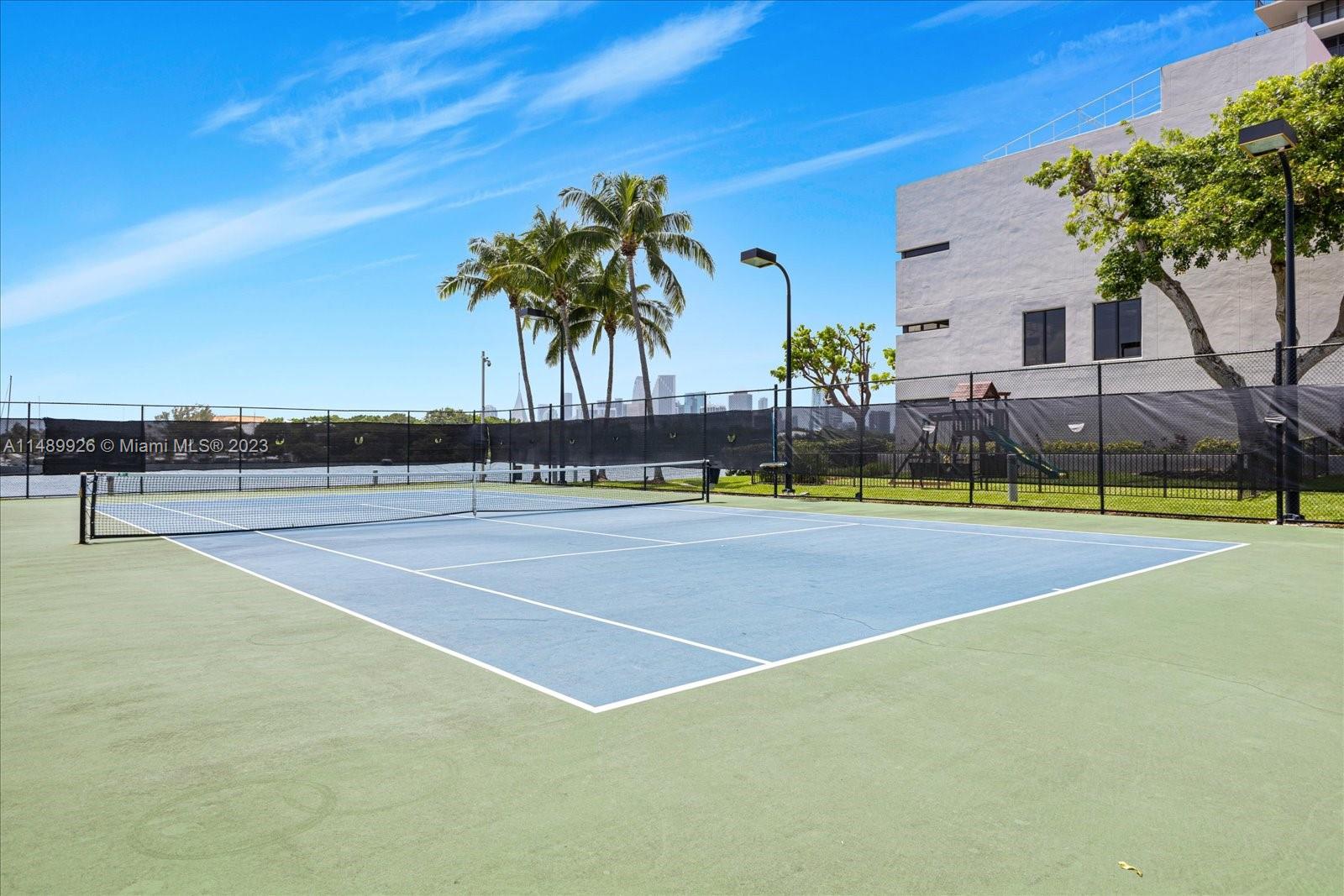 1000 Venetian Way Unit: 1008