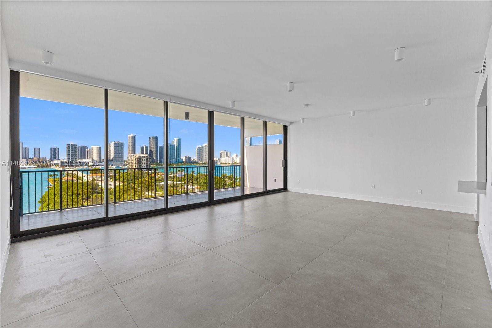 1000 Venetian Way Unit: 1008