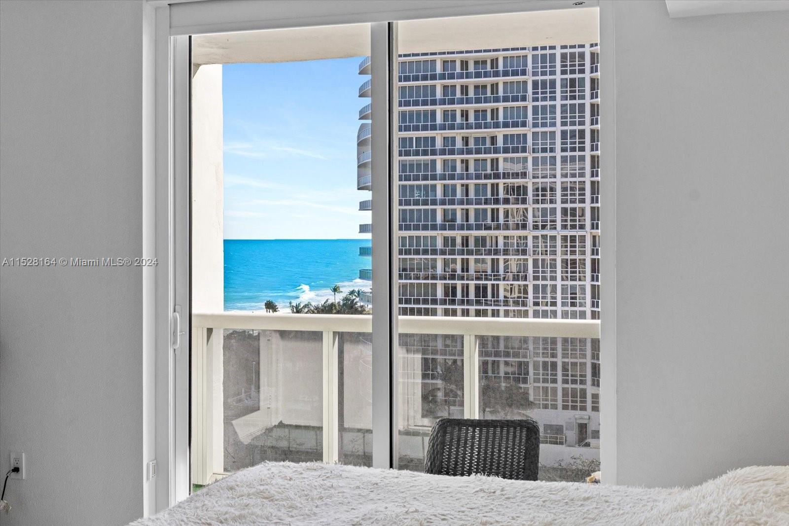 10275 Collins Ave Unit: 916