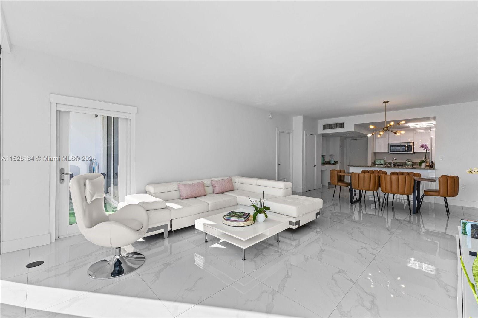 10275 Collins Ave Unit: 916