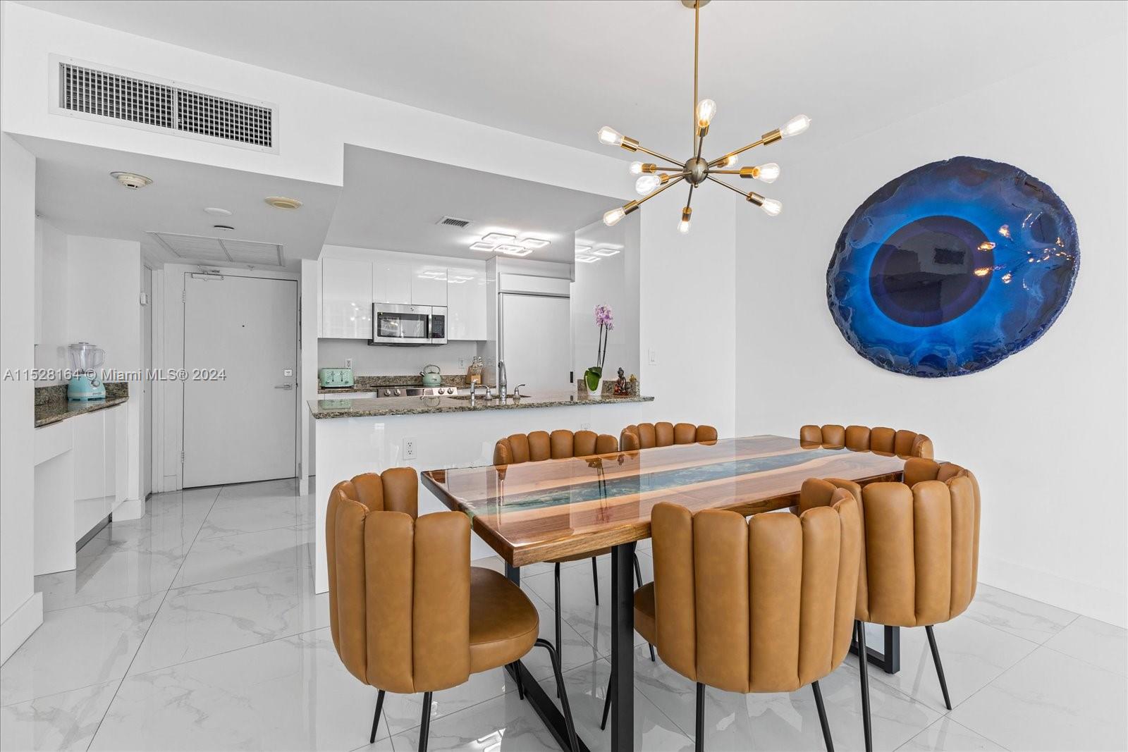 10275 Collins Ave Unit: 916