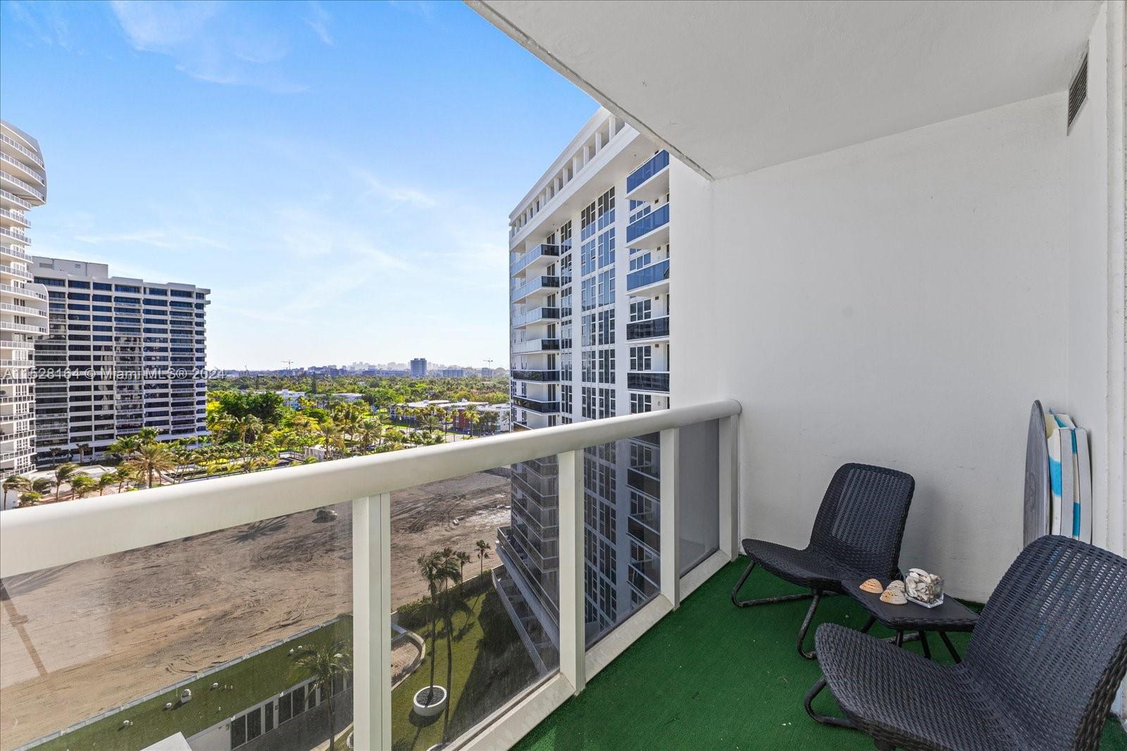 10275 Collins Ave Unit: 916