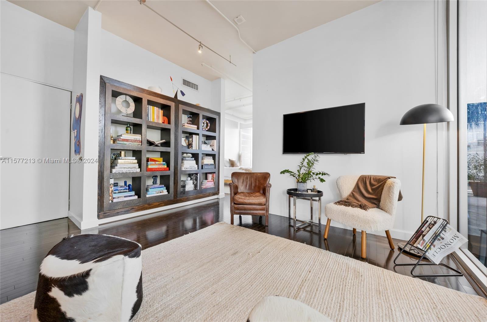 1700 Meridian Ave # 301