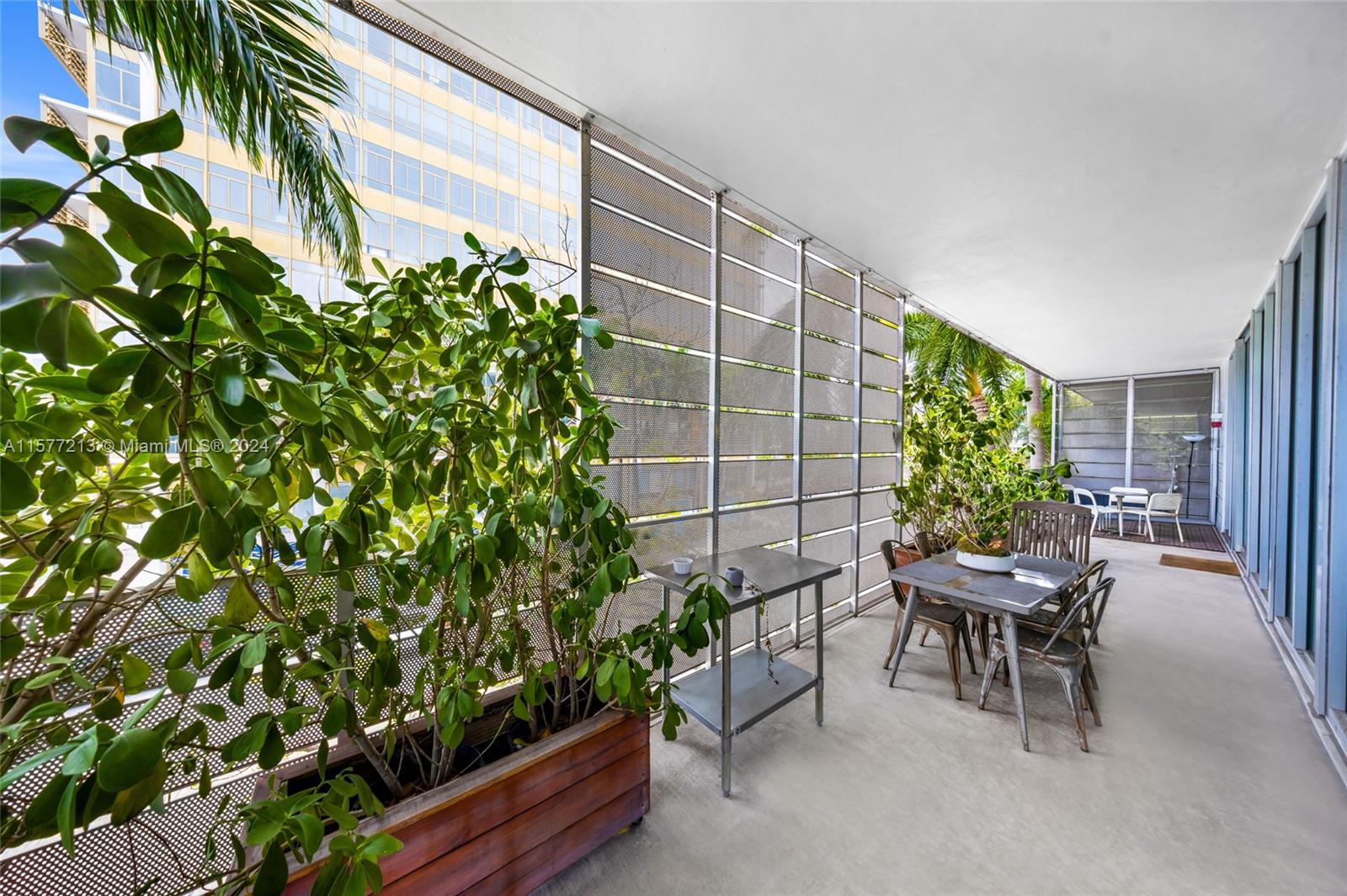 1700 Meridian Ave # 301