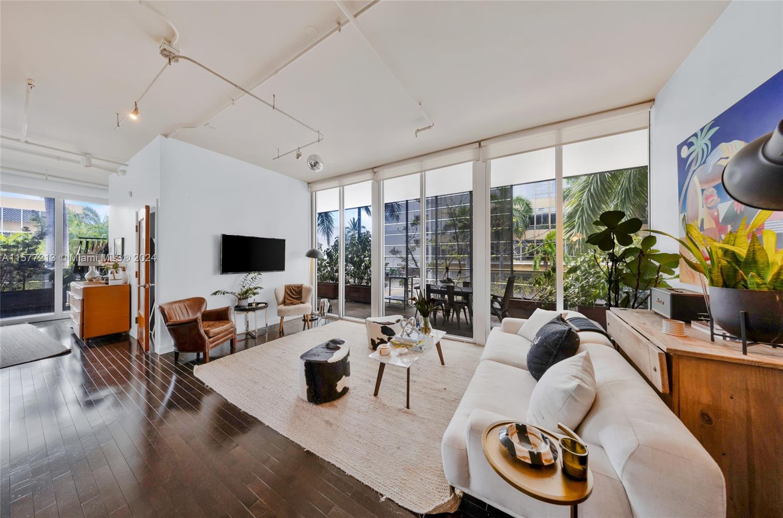 1700 Meridian Ave # 301