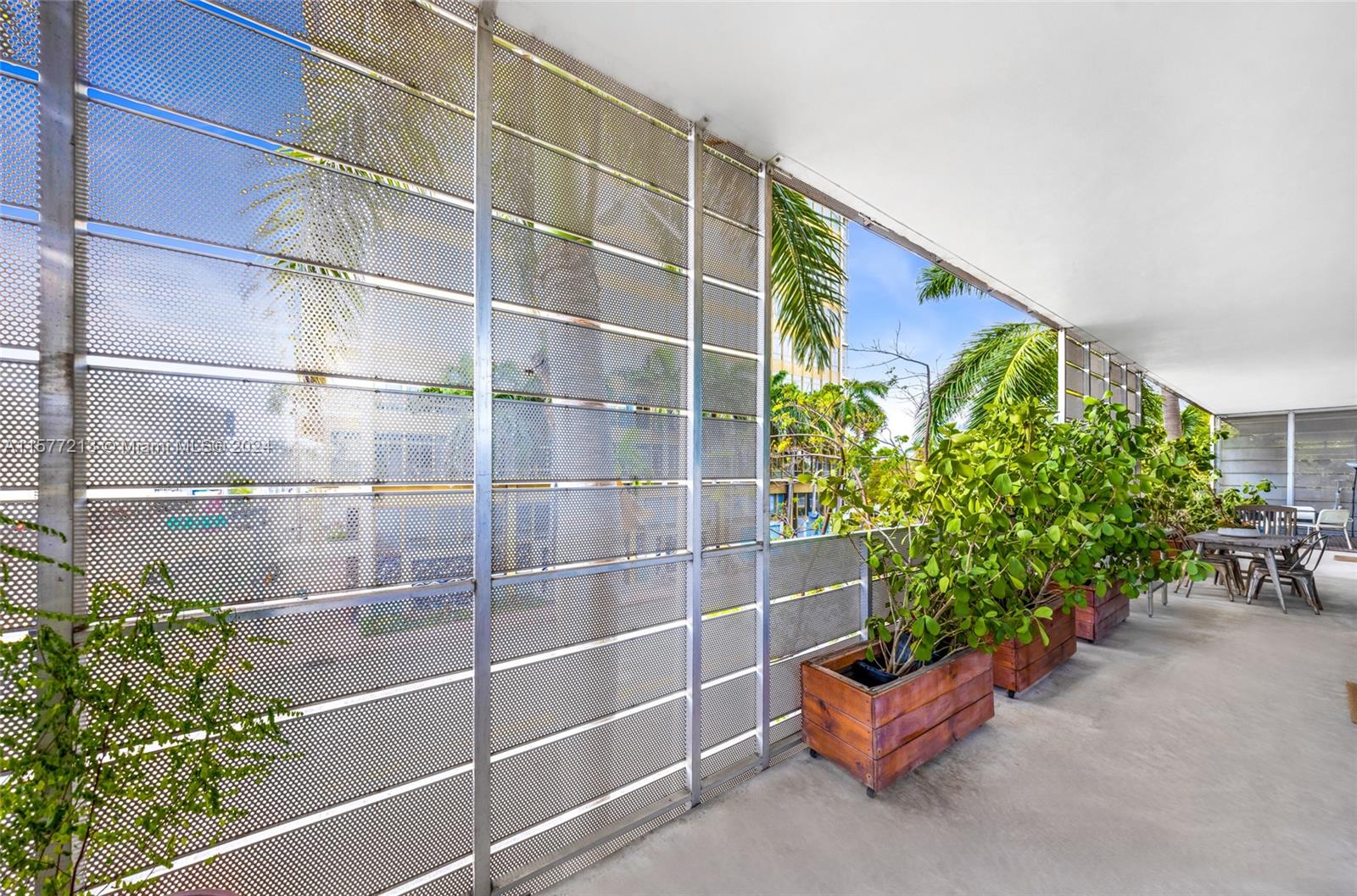 1700 Meridian Ave # 301
