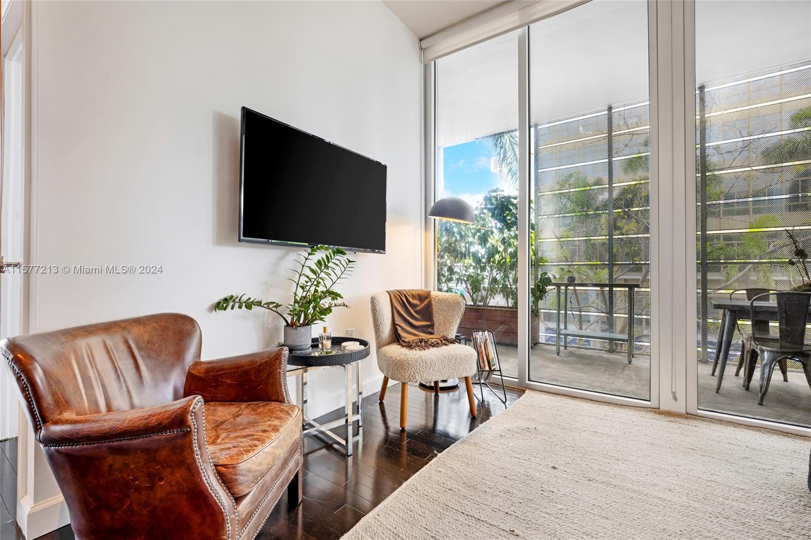 1700 Meridian Ave # 301