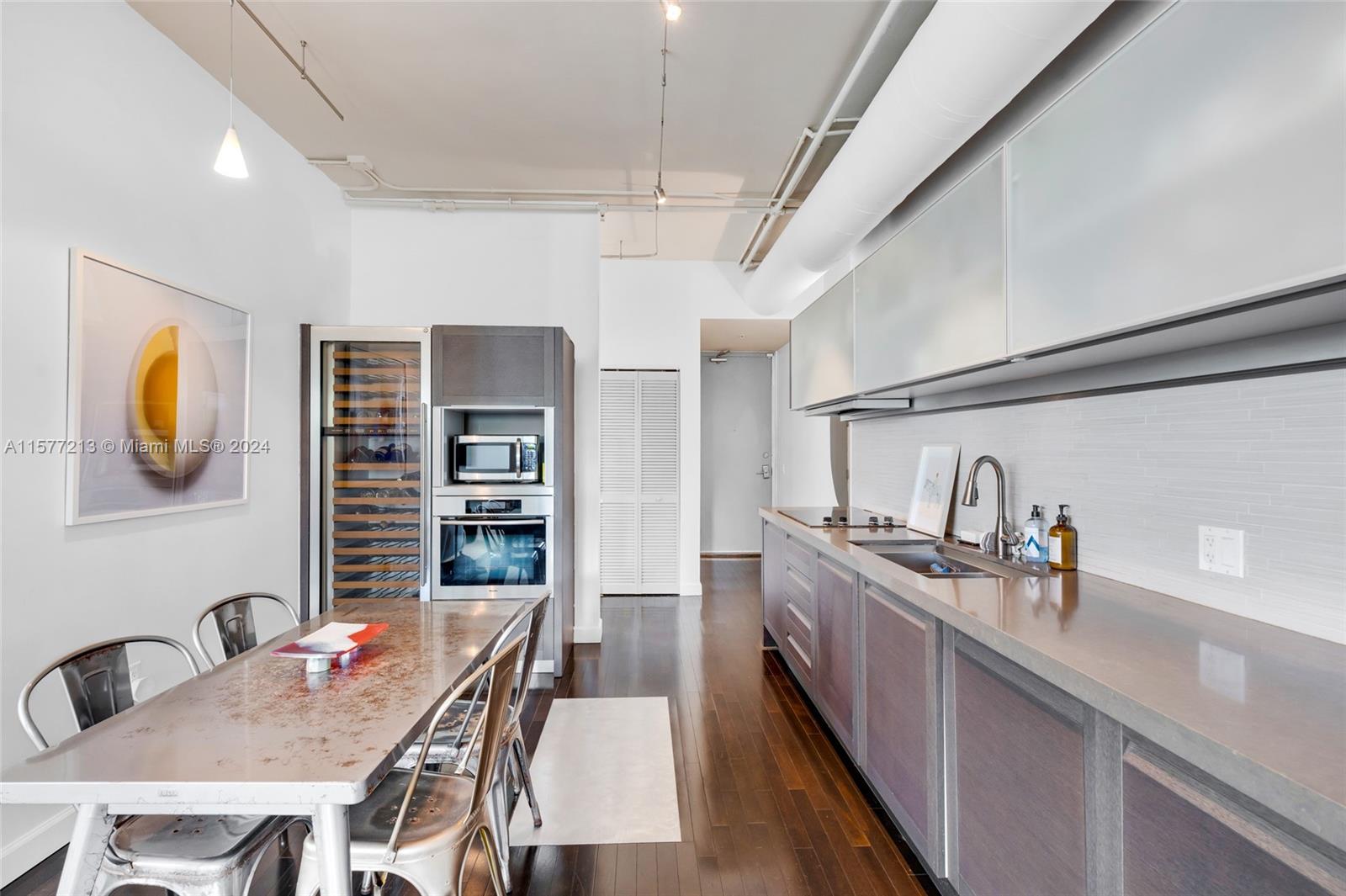 1700 Meridian Ave # 301