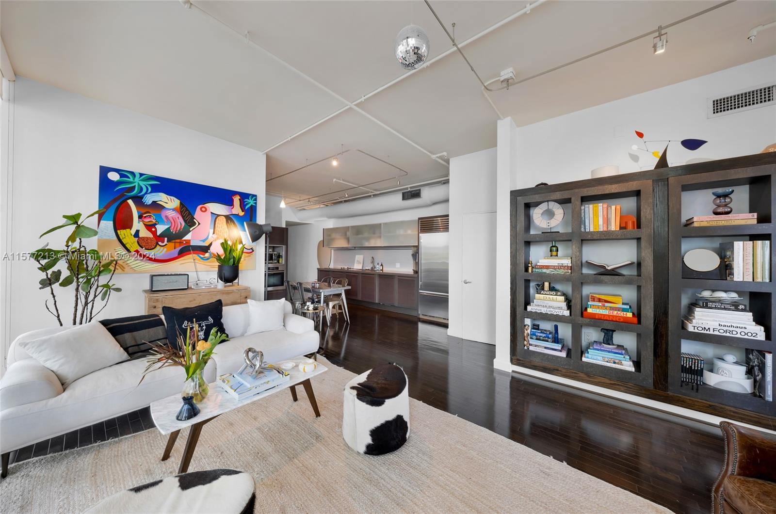1700 Meridian Ave # 301