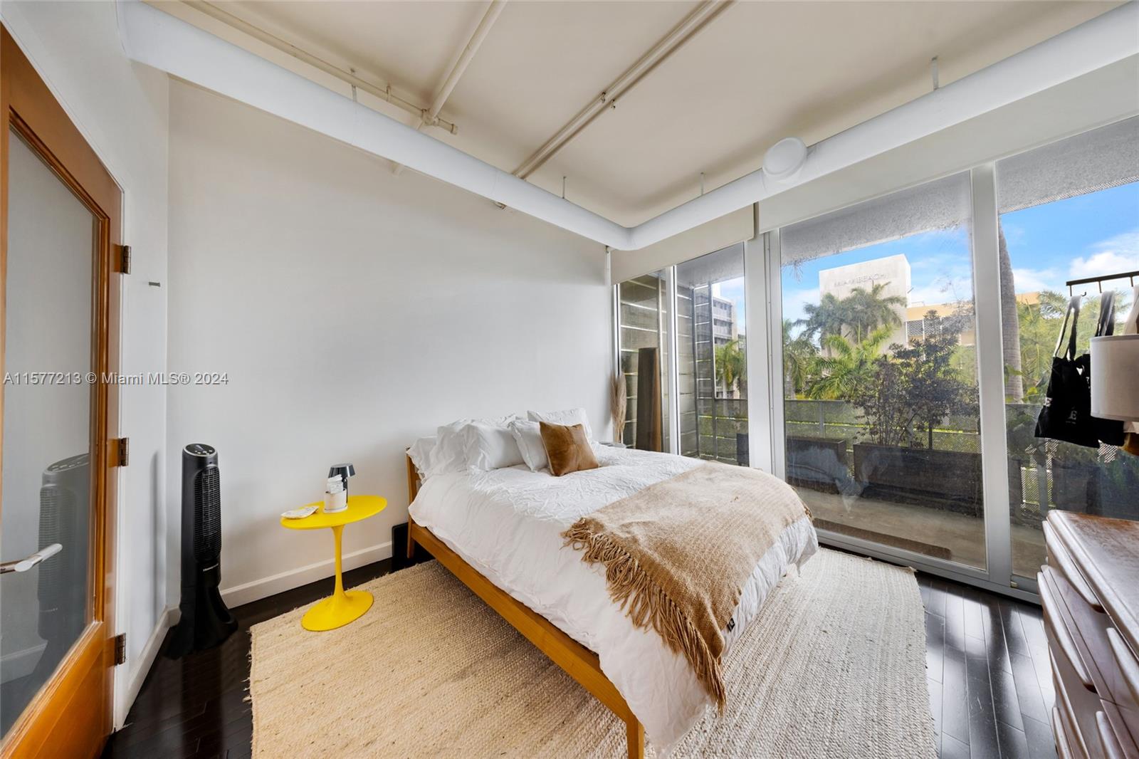 1700 Meridian Ave # 301