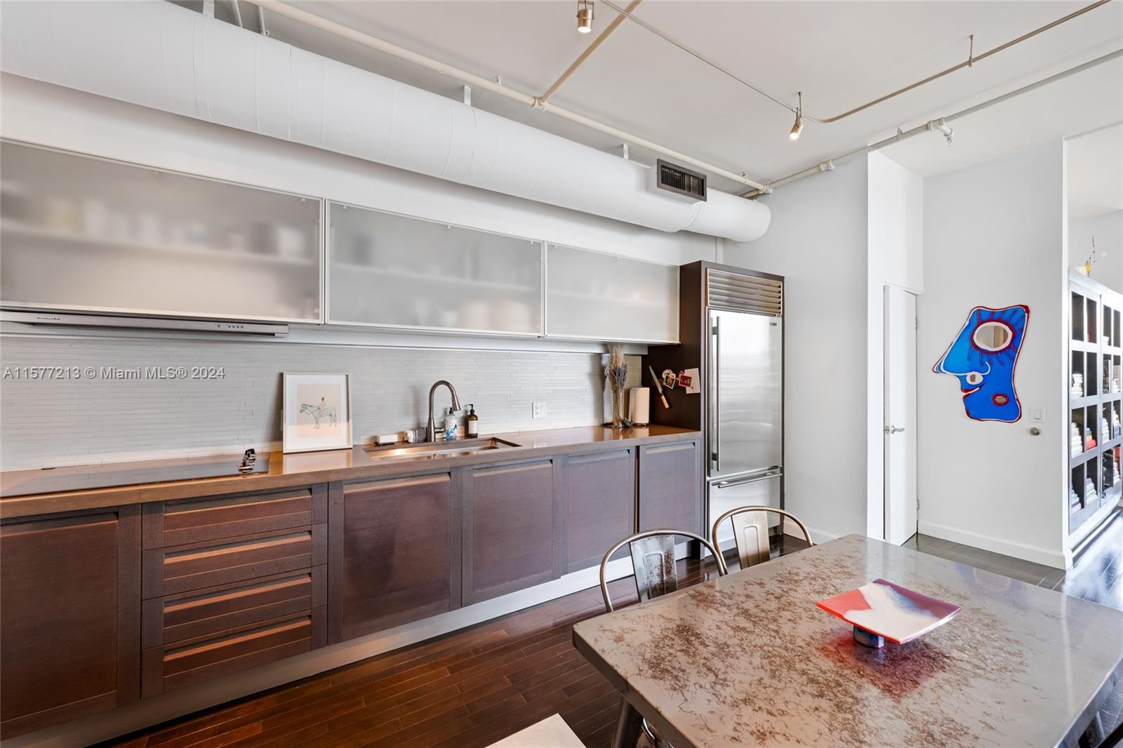 1700 Meridian Ave # 301
