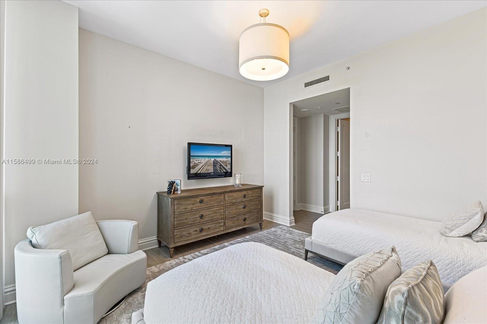 10295 Collins Ave # 906
