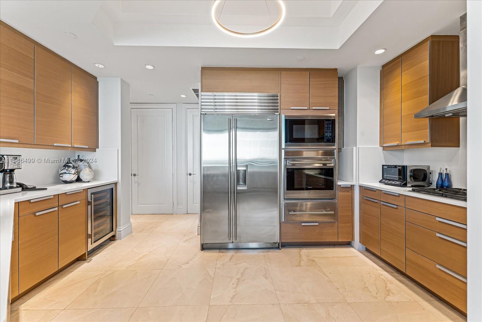 10295 Collins Ave # 906
