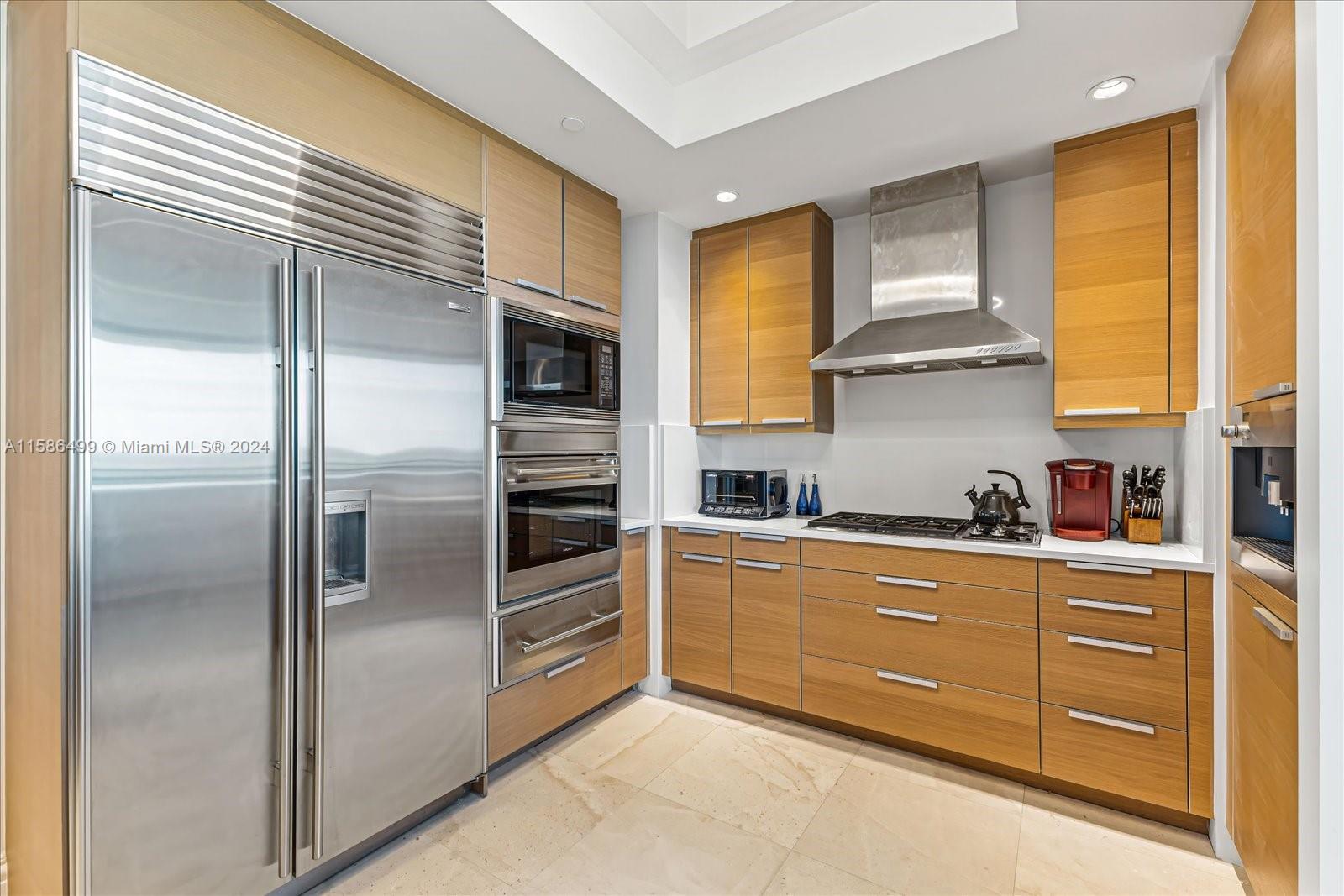 10295 Collins Ave # 906