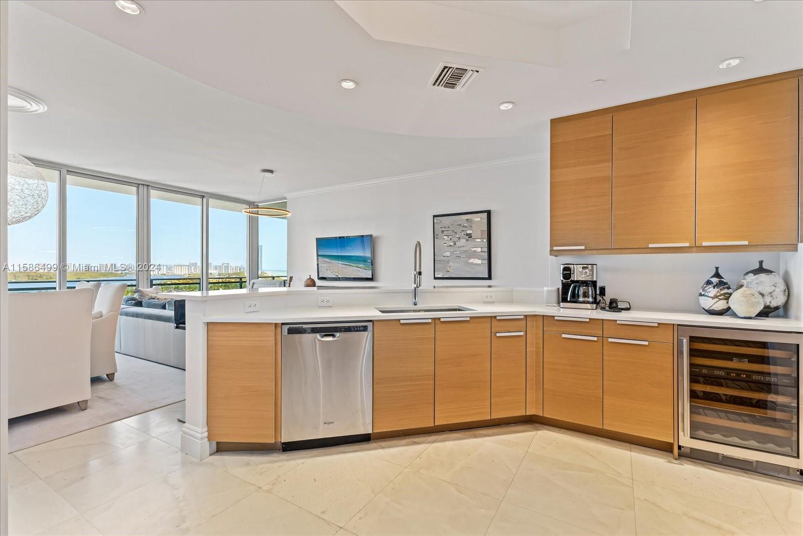 10295 Collins Ave # 906