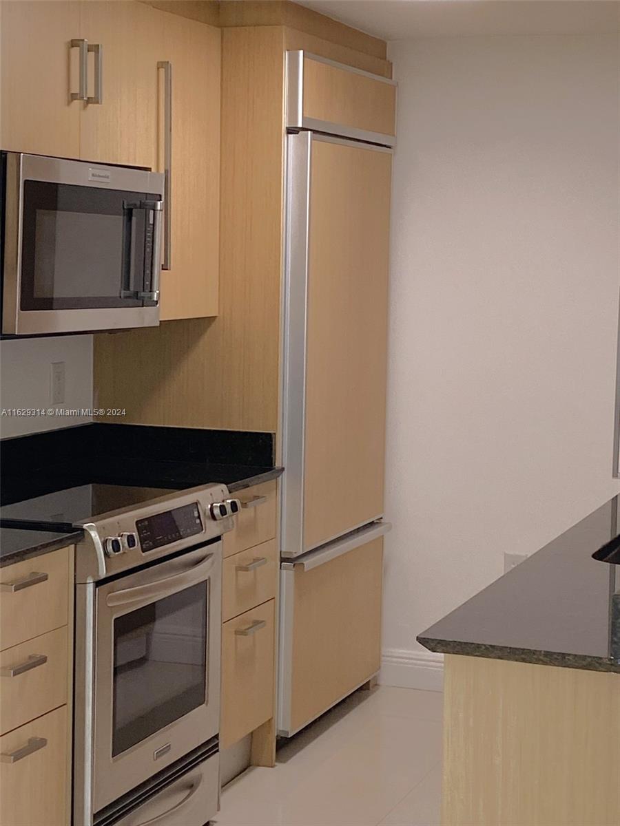 10275 Collins Ave # 1223