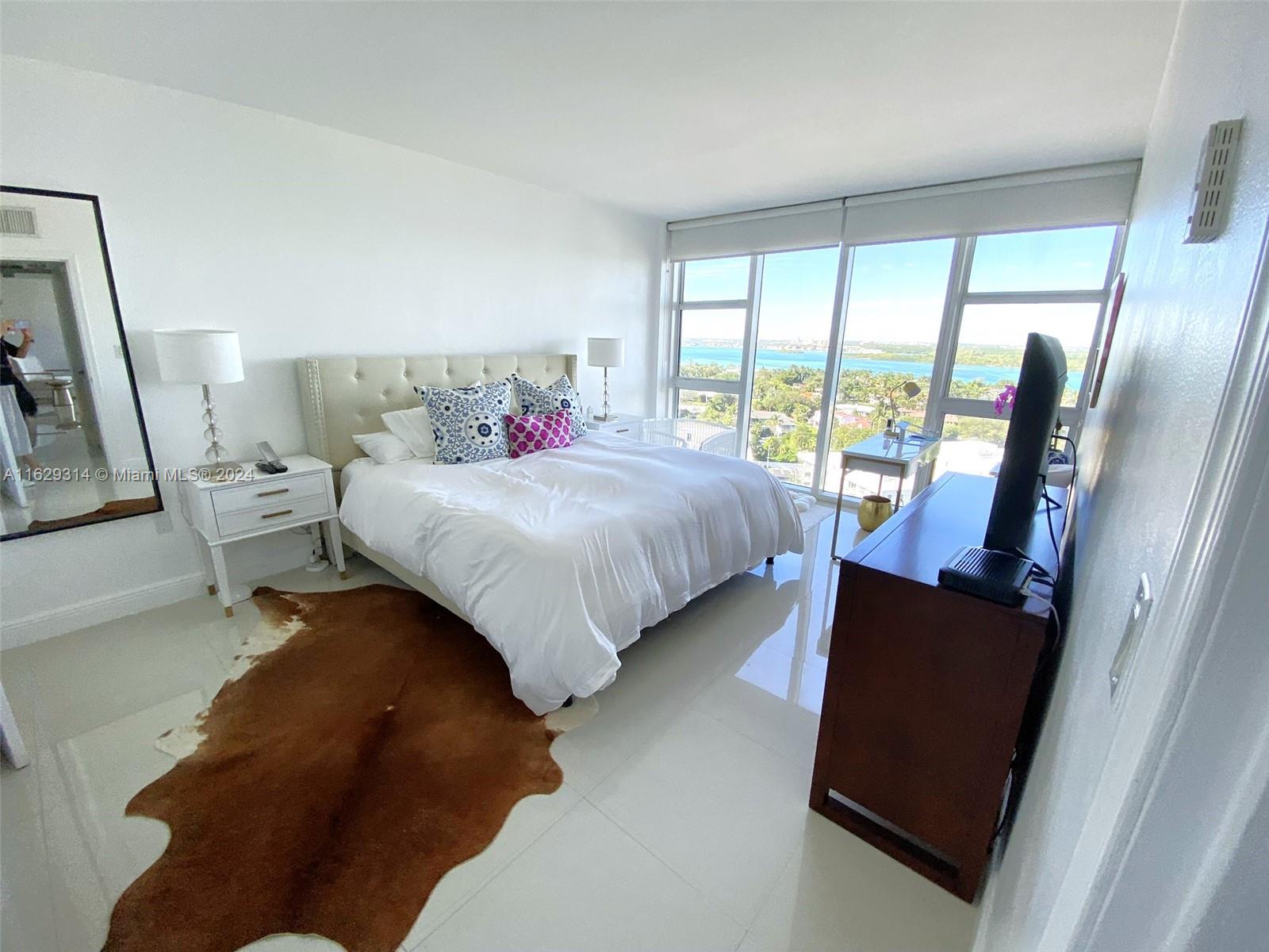 10275 Collins Ave # 1223