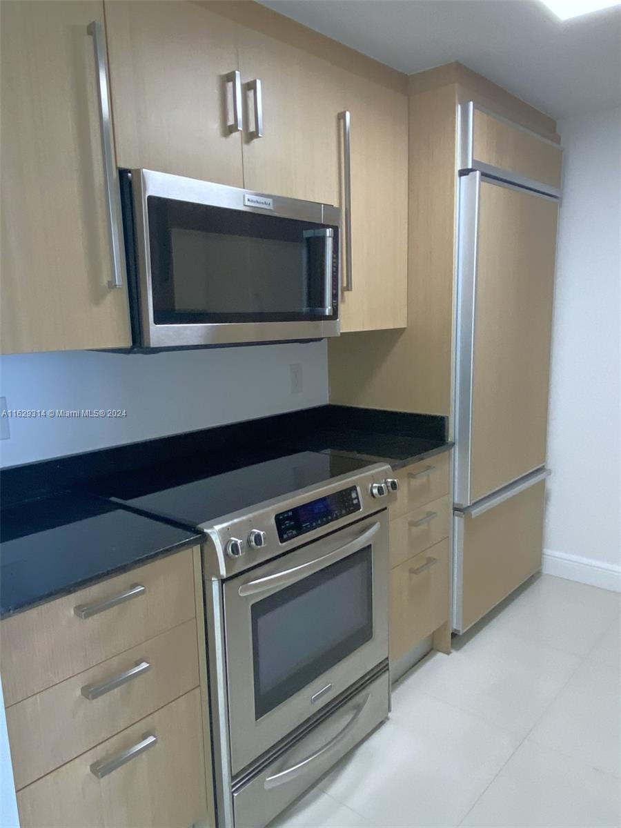 10275 Collins Ave # 1223