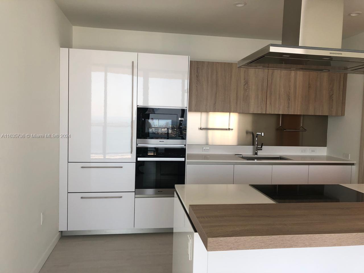1000 Brickell Plz Unit: PH5705