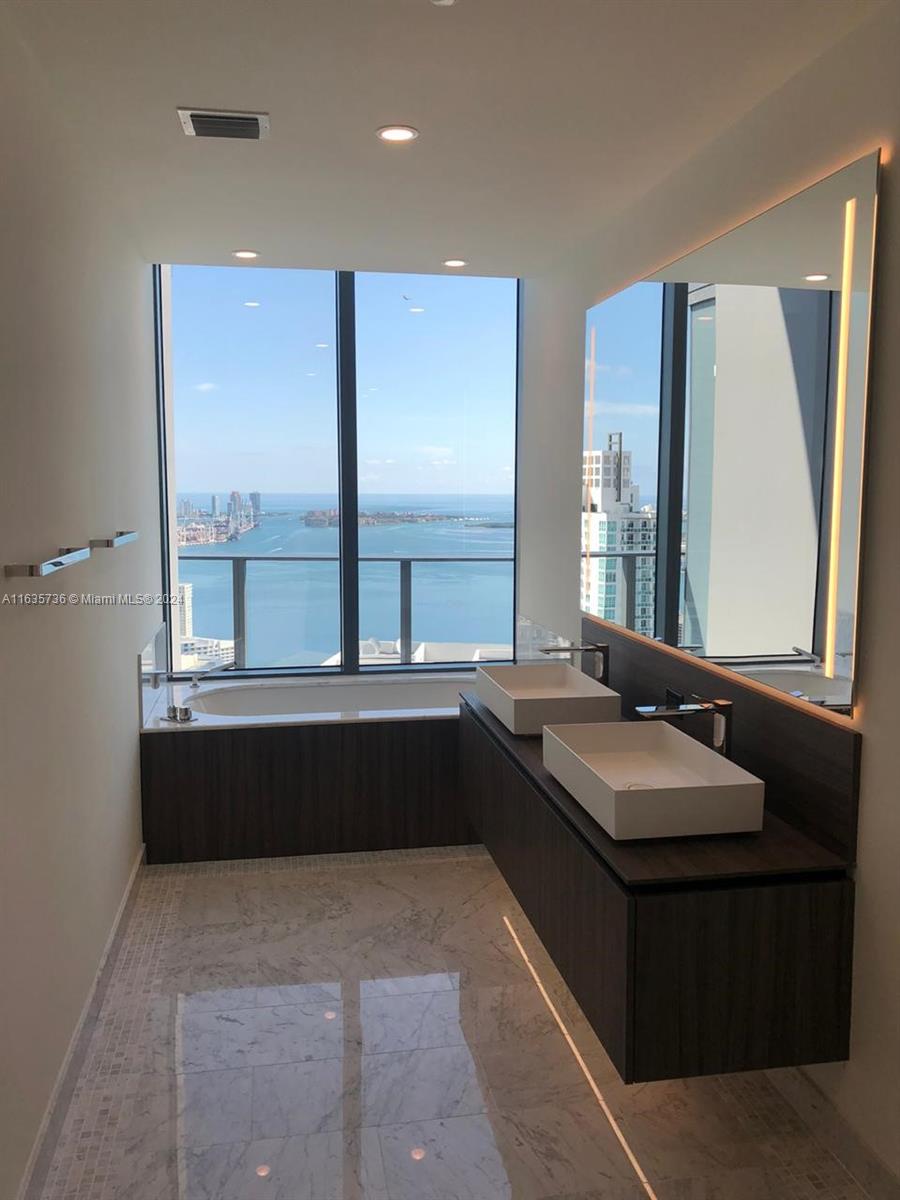 1000 Brickell Plz Unit: PH5705